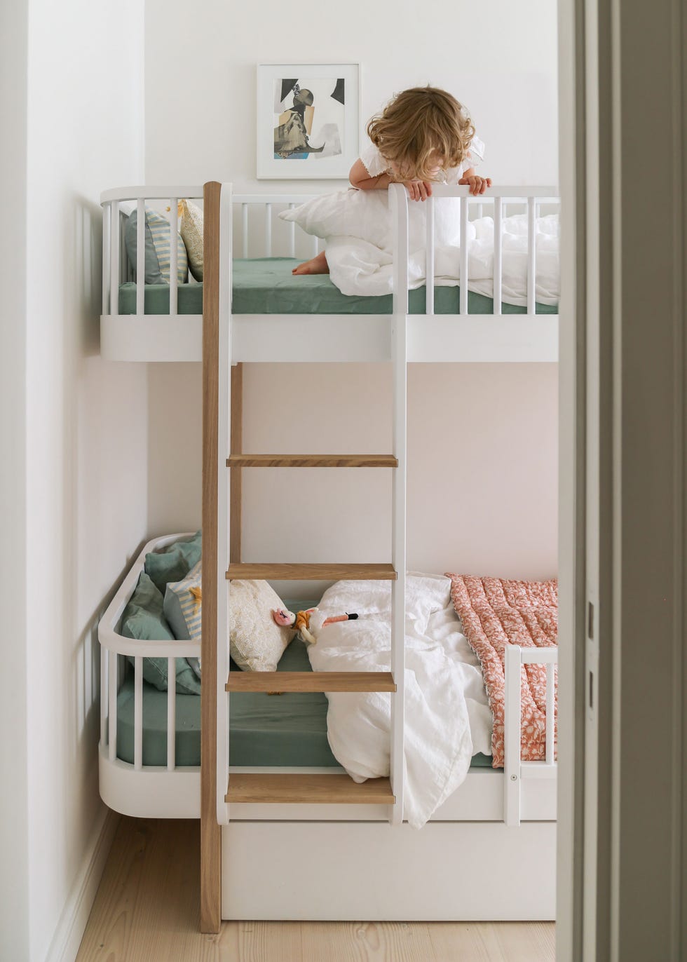 habitación infantil con literas