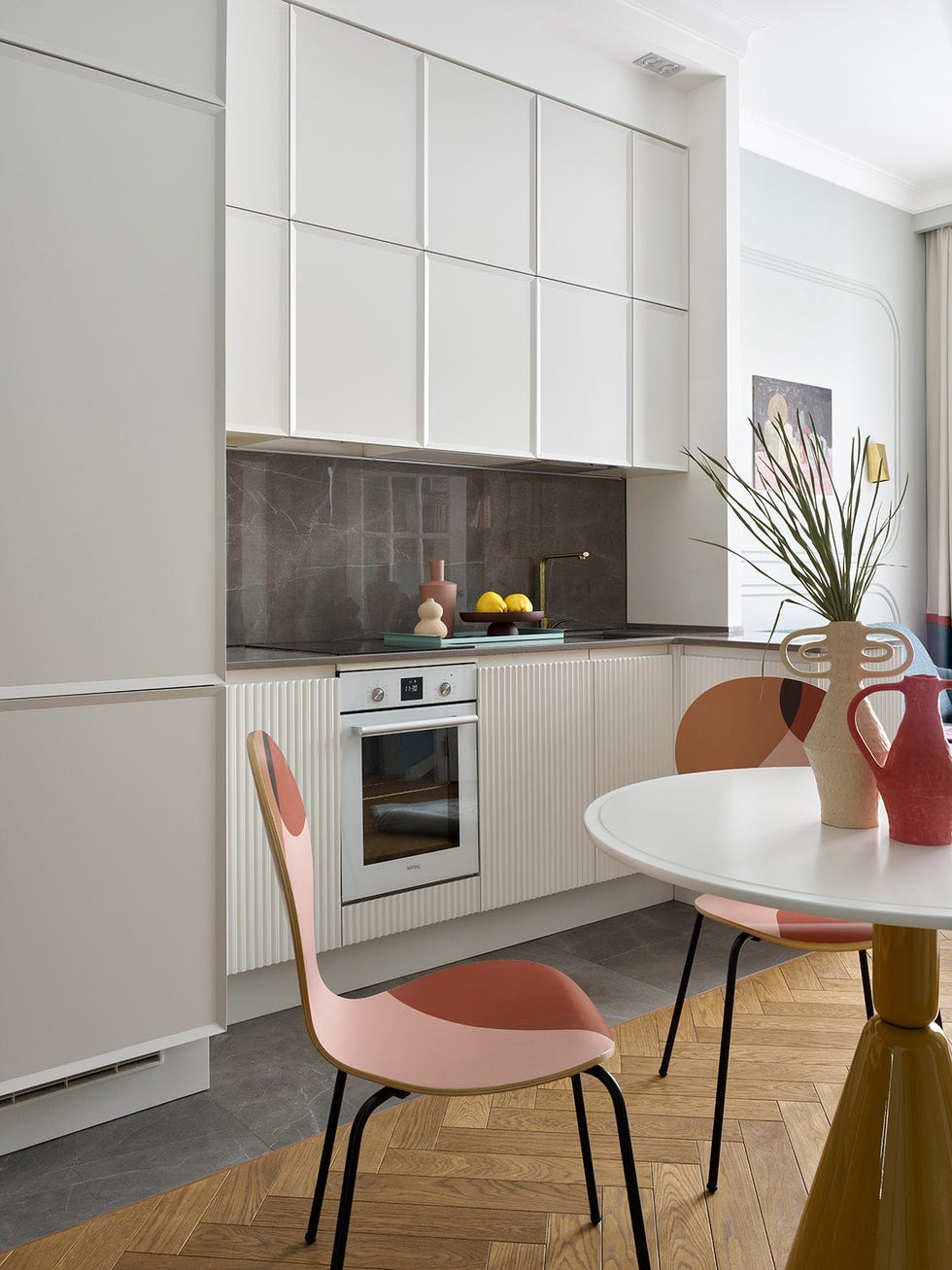 cocina con office de diseño mid caentury