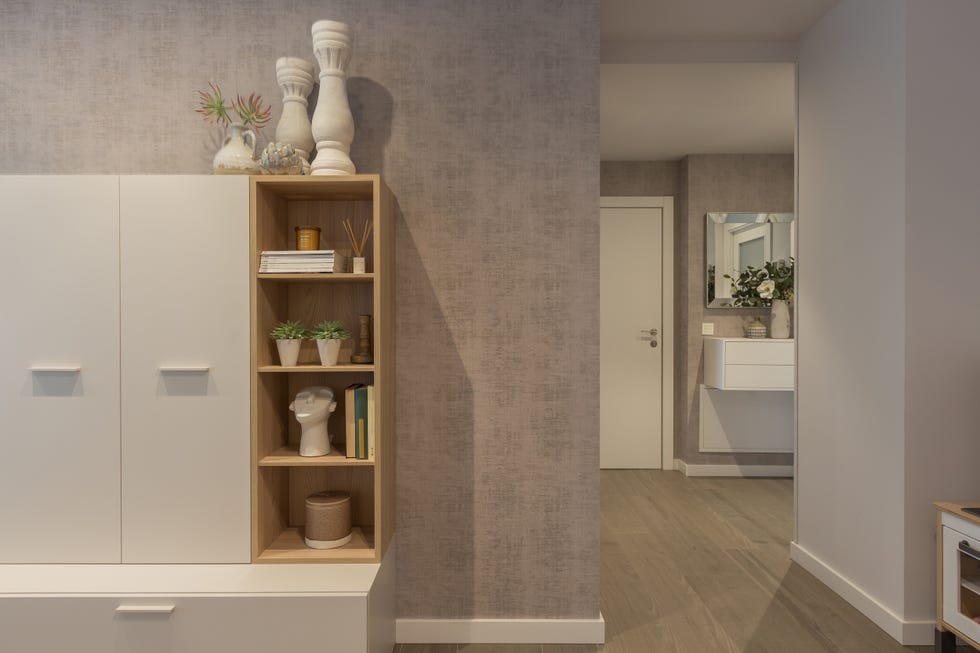 salón con mueble tv blanco