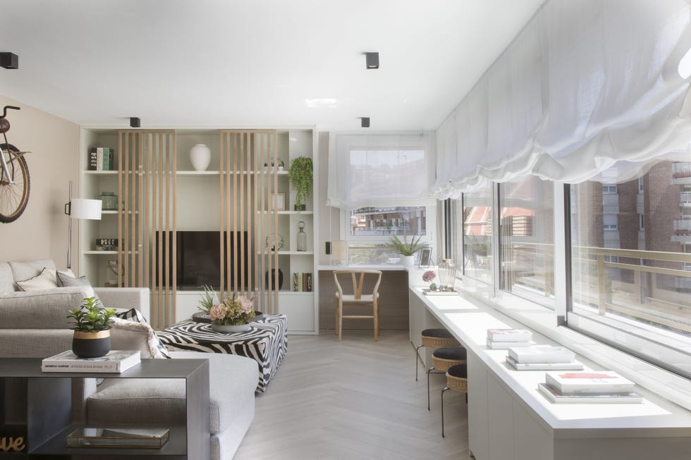 salón moderno con zona de estudio