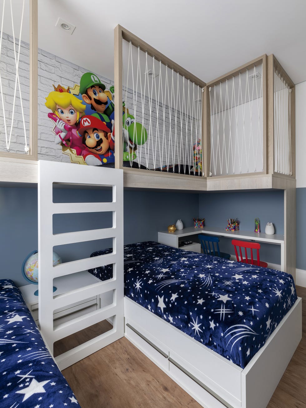 habitación infantil con literas y zona de juego