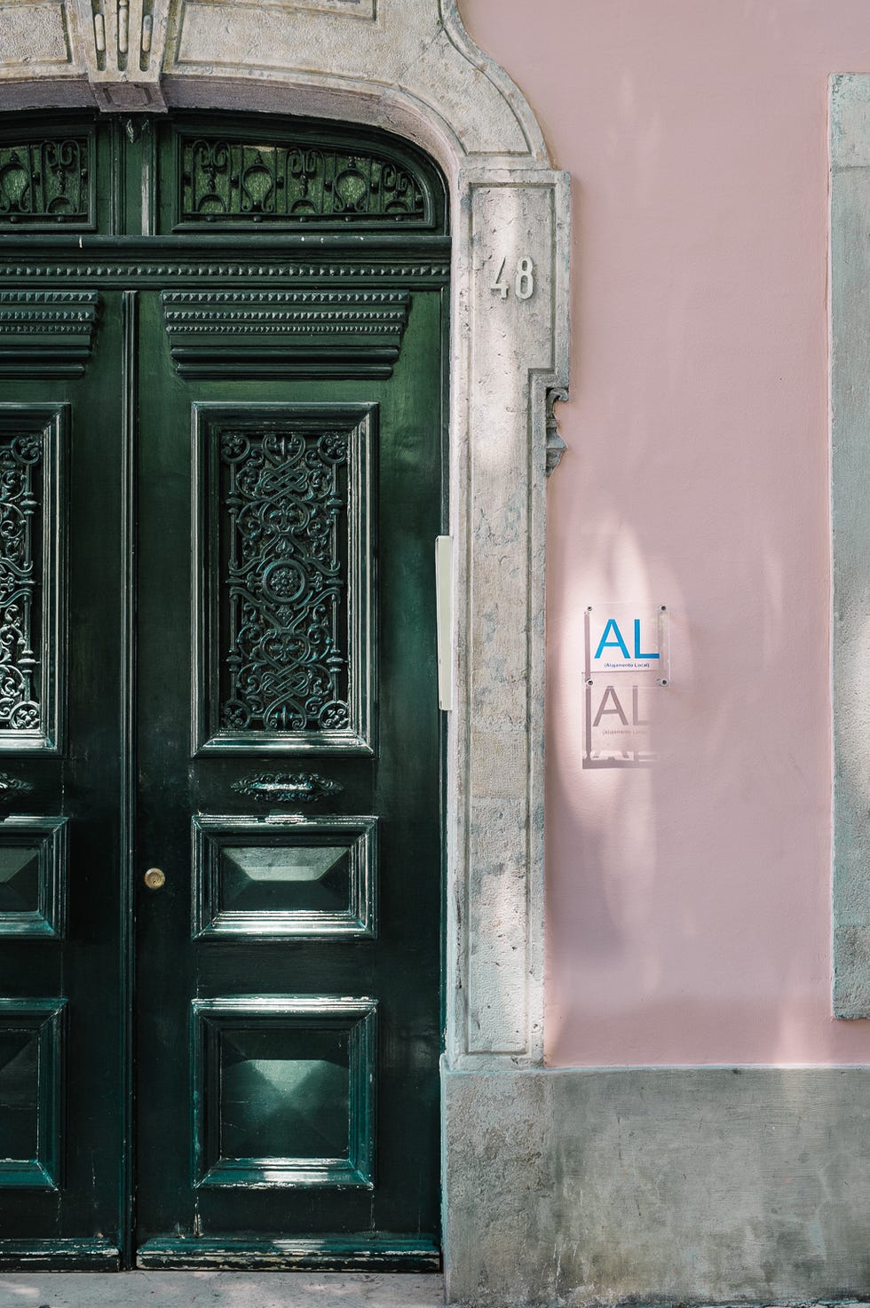 Piso en Lisboa reformado por Arkstudio