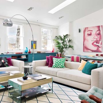 un piso en londres con dos terrazas decorado con un estilo eclectico muy colorido