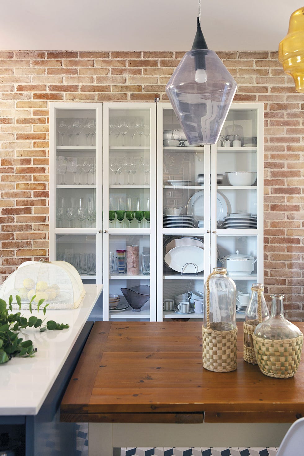 casa reformada cocina con pared de ladrillo