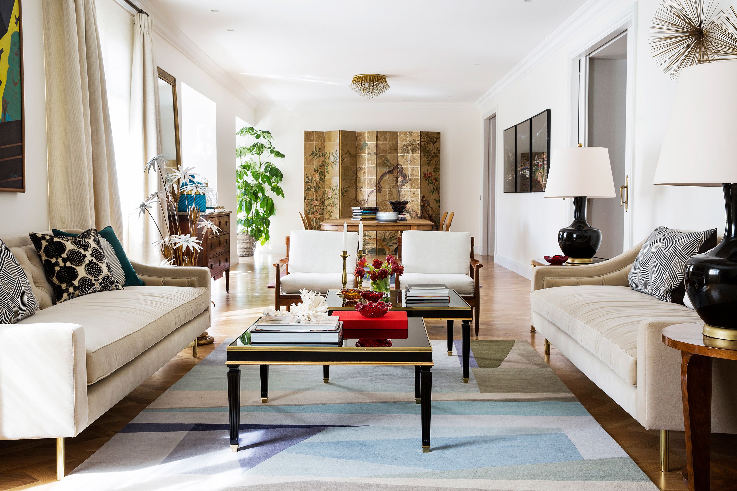 Un piso decorado con mezcla de vintage, retro y estilo moderno