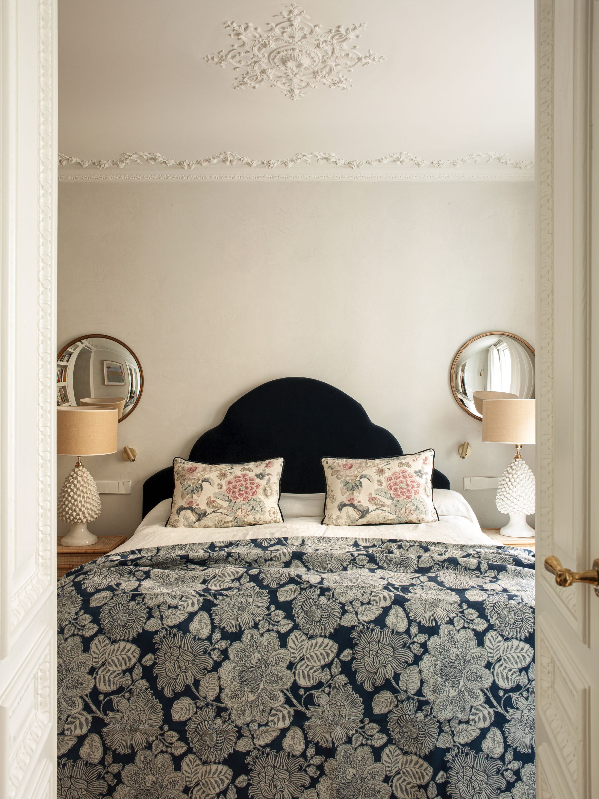 21 Ideas para decorar tu cuarto de forma fácil, lindísima y barata   Decoración de unas, Decoracion de dormitorio matrimonial, Dormitorios