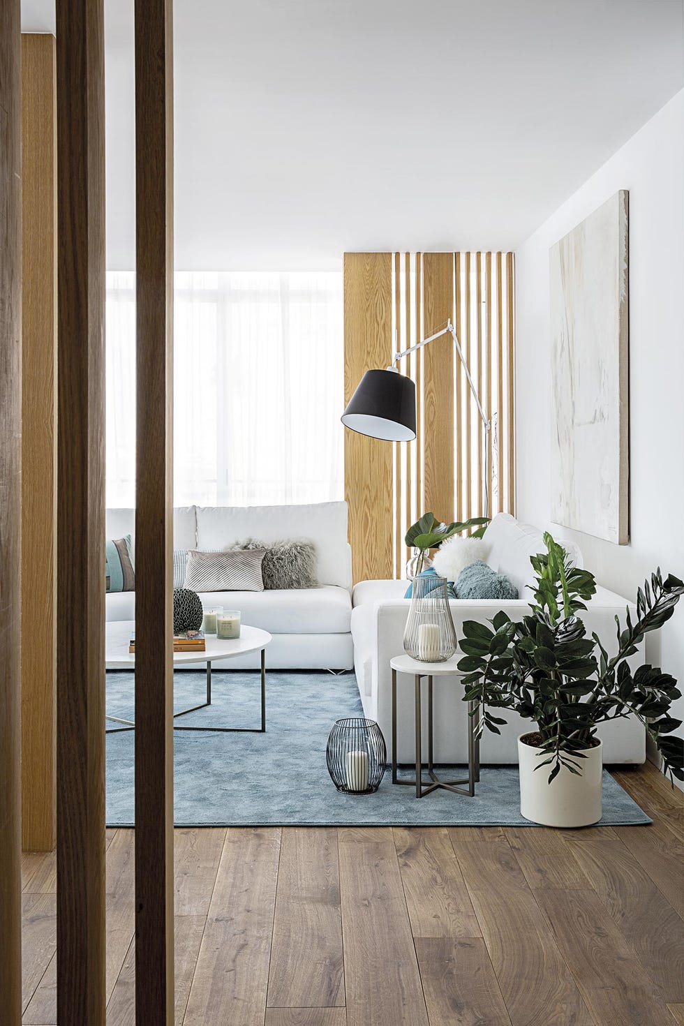 piso renovado en madrid paso al salón