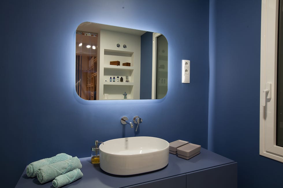 baño de color azul y diseño contemporáneo