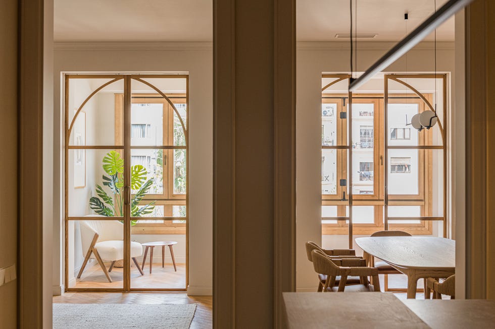 galería con puertas de cristal