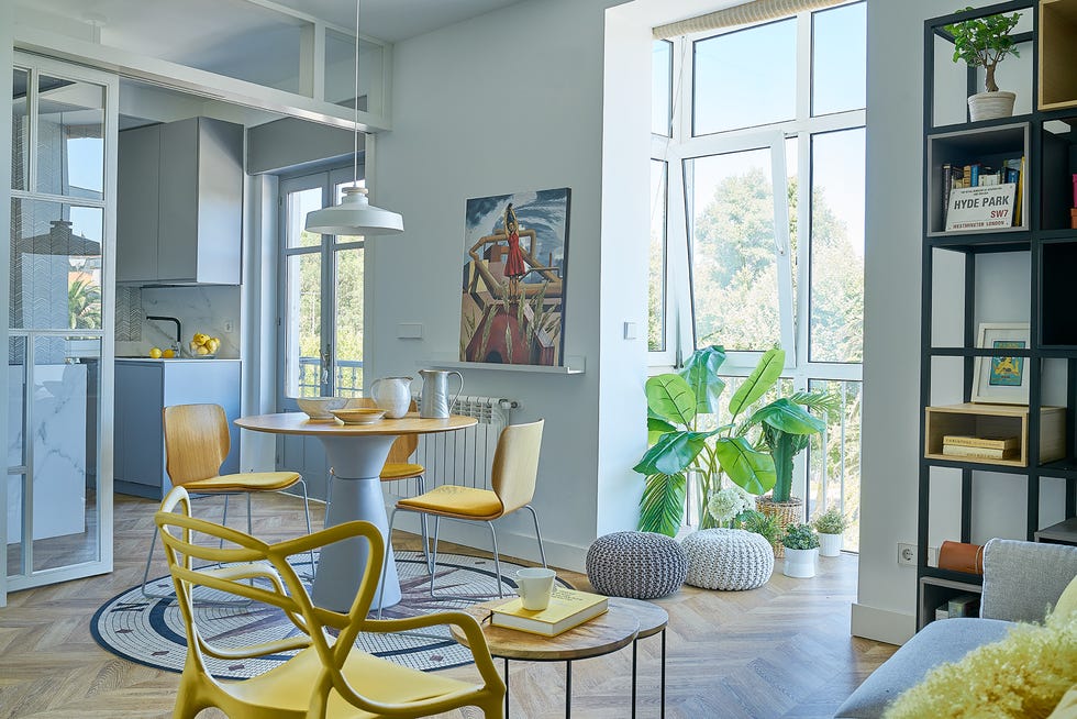 salóncomedor de diseño moderno abierto a la cocina