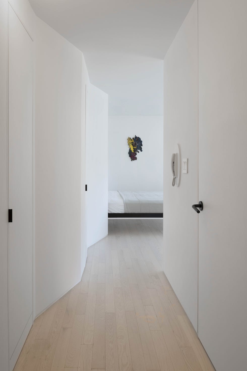 apartamento de diseño minimalista en color blanco
