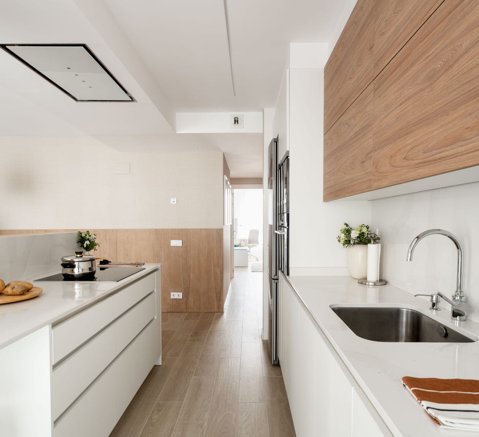 cocina blanca con isla