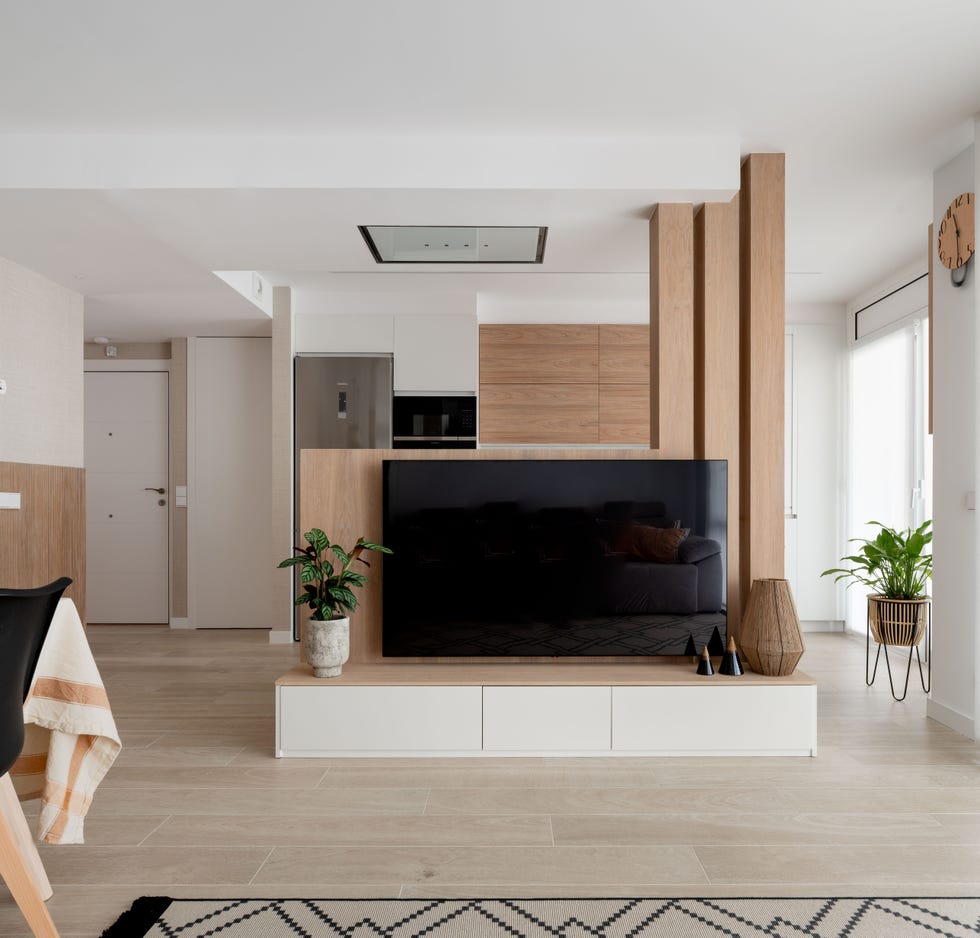 mueble de tv de madera y color blanco