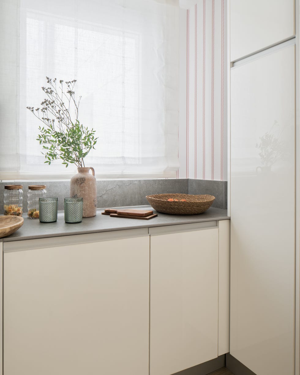 armarios de cocina blancos con acabado mate