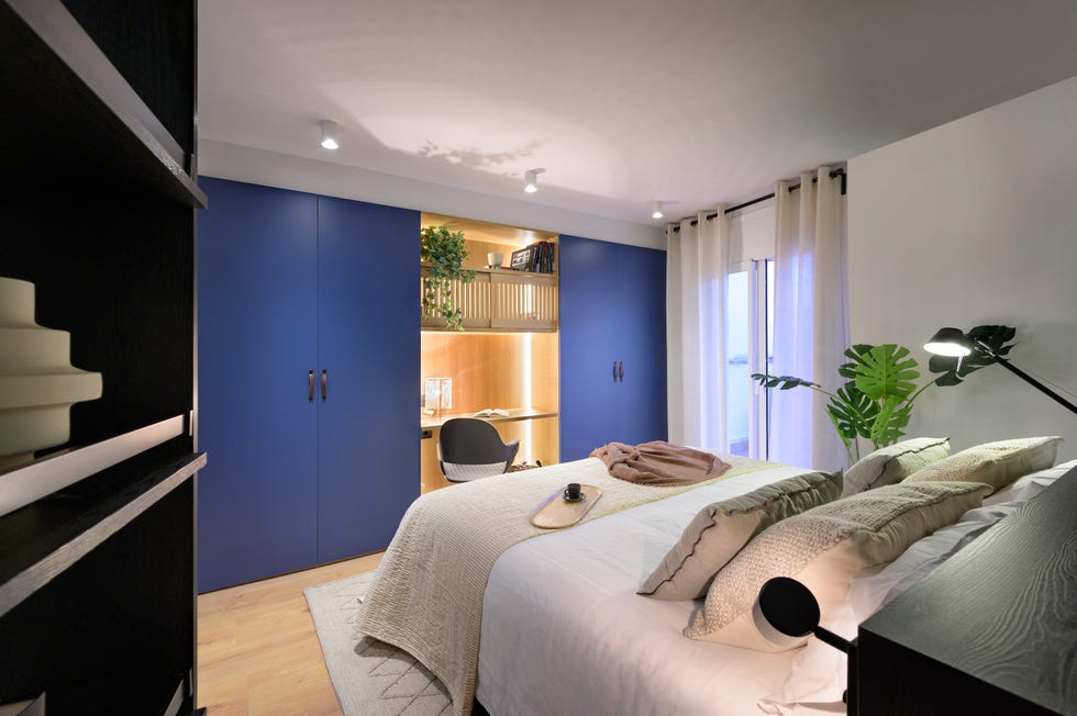 dormitorio con escritorio
