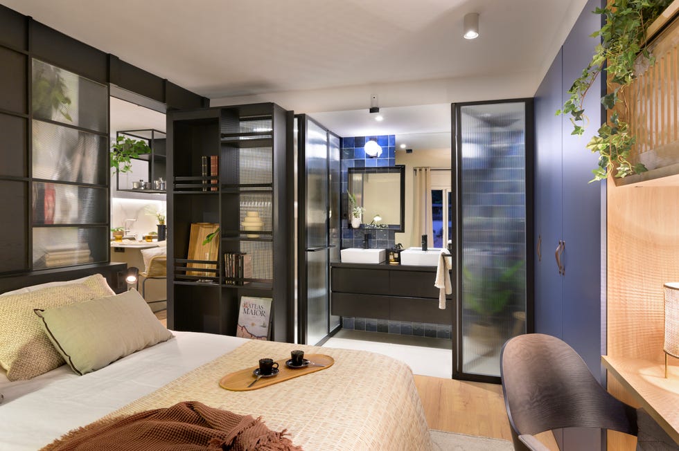 baño en suite con cerramiento de vidrio