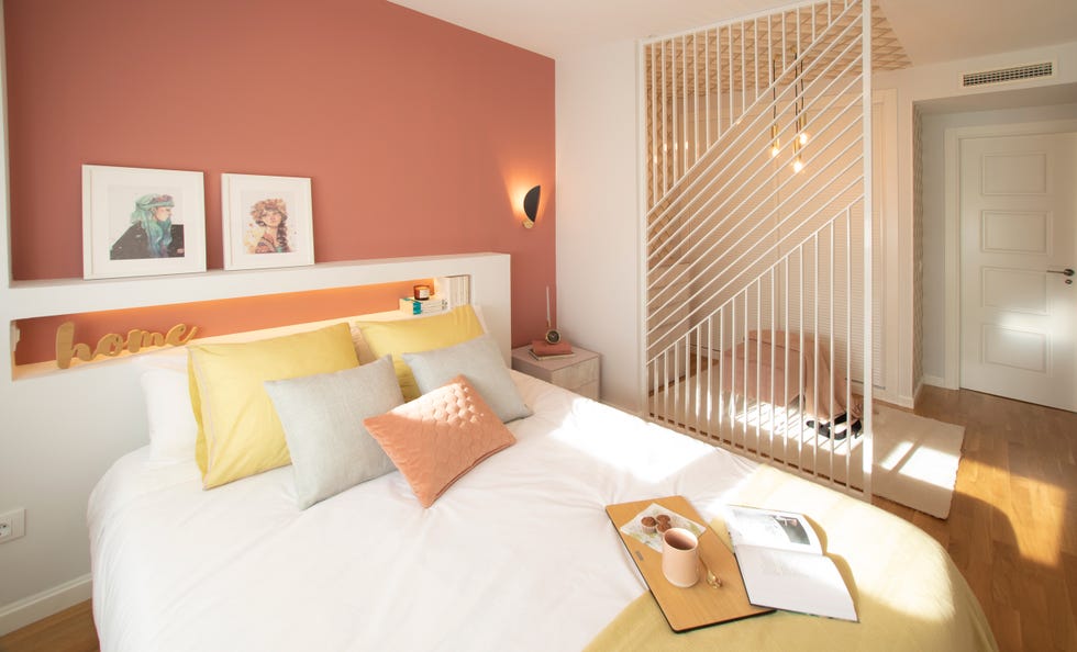 dormitorio chic con celosía como divisor de ambientes