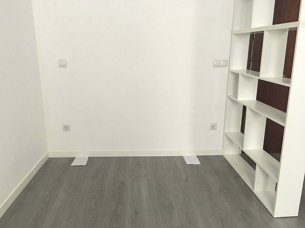 Floor, Laminate flooring, Property, Room, Flooring, Wood flooring, Hardwood, Line, Wall, Wood, 