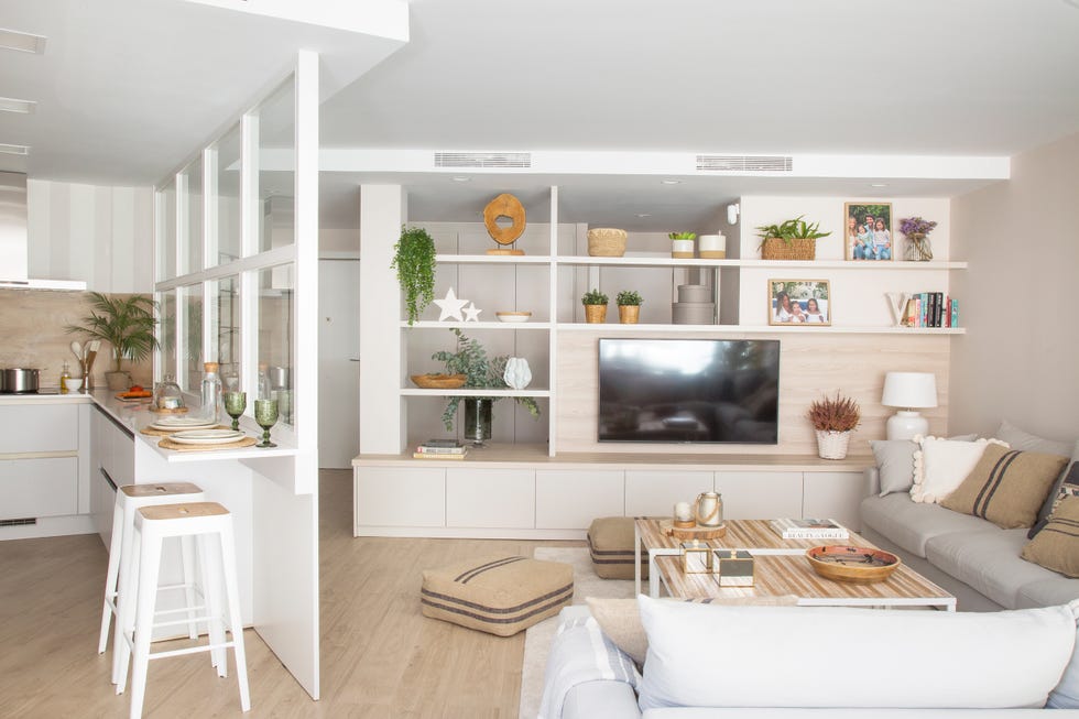 piso con espacios abiertos decorado en tonos neutros y luminosos