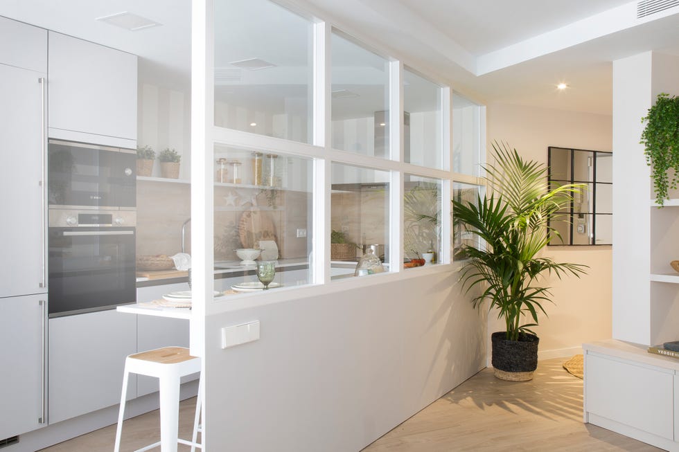 piso con espacios abiertos decorado en tonos neutros y luminosos
