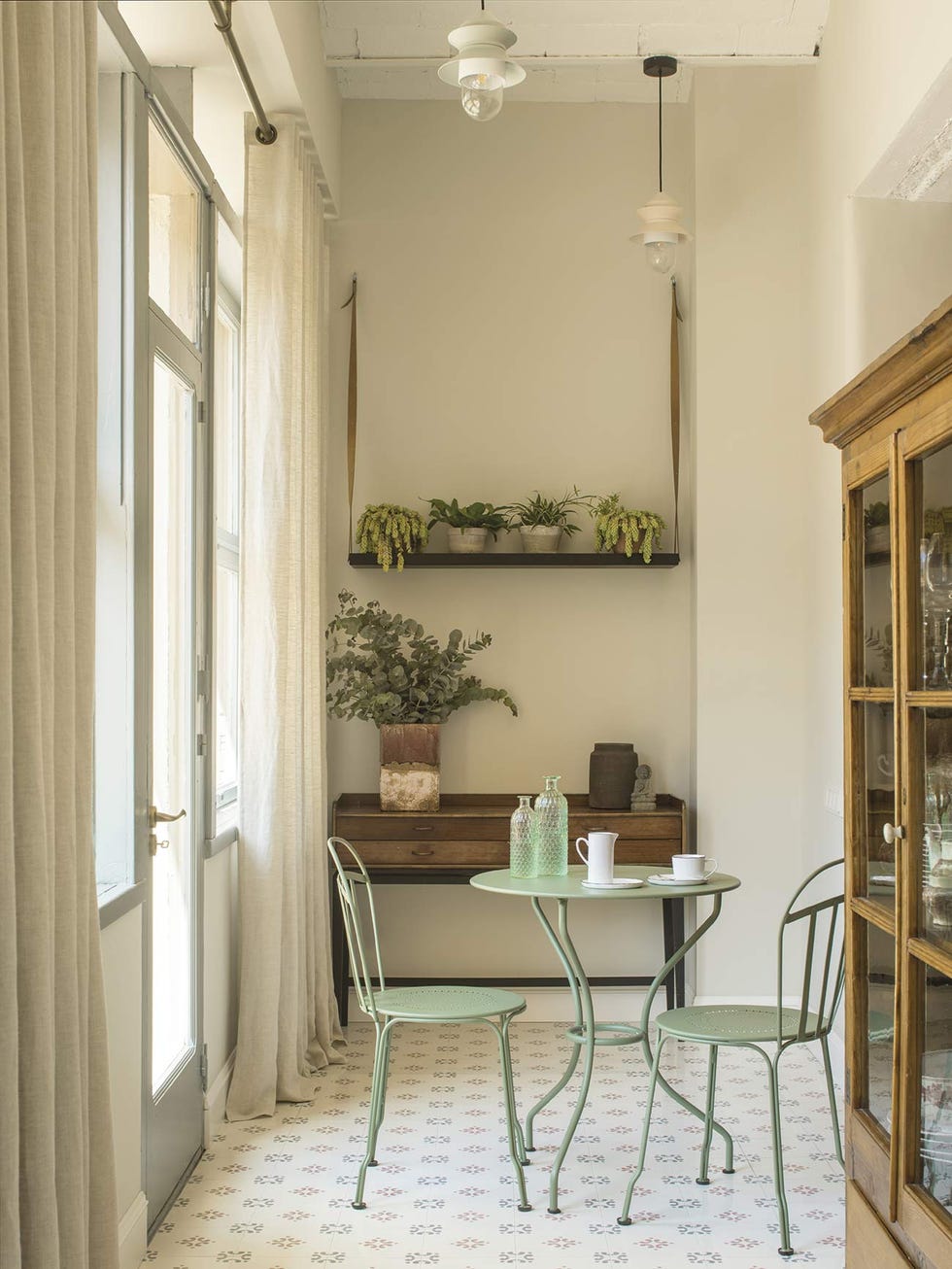 piso reformado en barcelona galería con desayunador