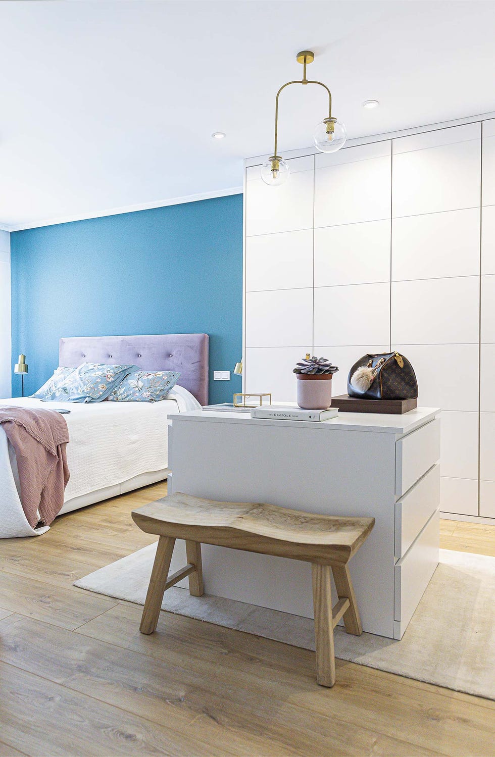 piso reformado en madrid dormitorio con vestidor