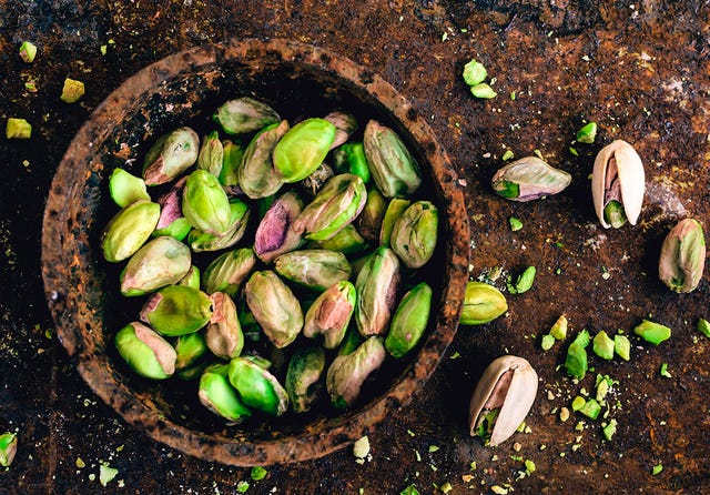 bol con pistachos, un fruto seco saludable lleno de propiedades
