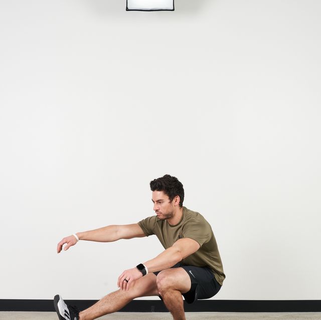 Bodyweight Pistol Squat: Video Exercise Guide & Tips