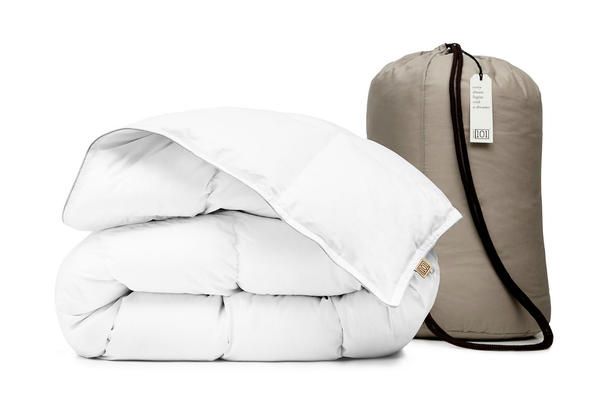 Warm and lightweight, the duvet stands out for its hi-tech soul and 100% pure white goose down filling meant to improve thermal insulation, breathability and thermoregulation