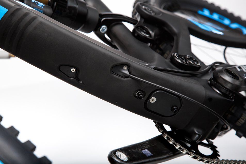 A port in the down tube accommodates the battery for Shimano's Di2 electronic drive train