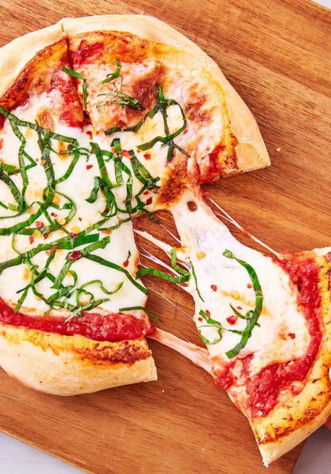 pizza casera con queso en freidora de aire