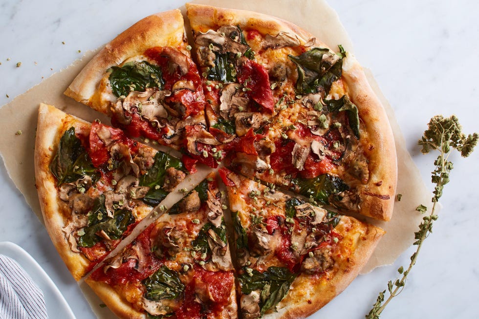 Dish, Food, Cuisine, Pizza, California-style pizza, Flatbread, Ingredient, Italian food, Sun-dried tomato, Produce, 