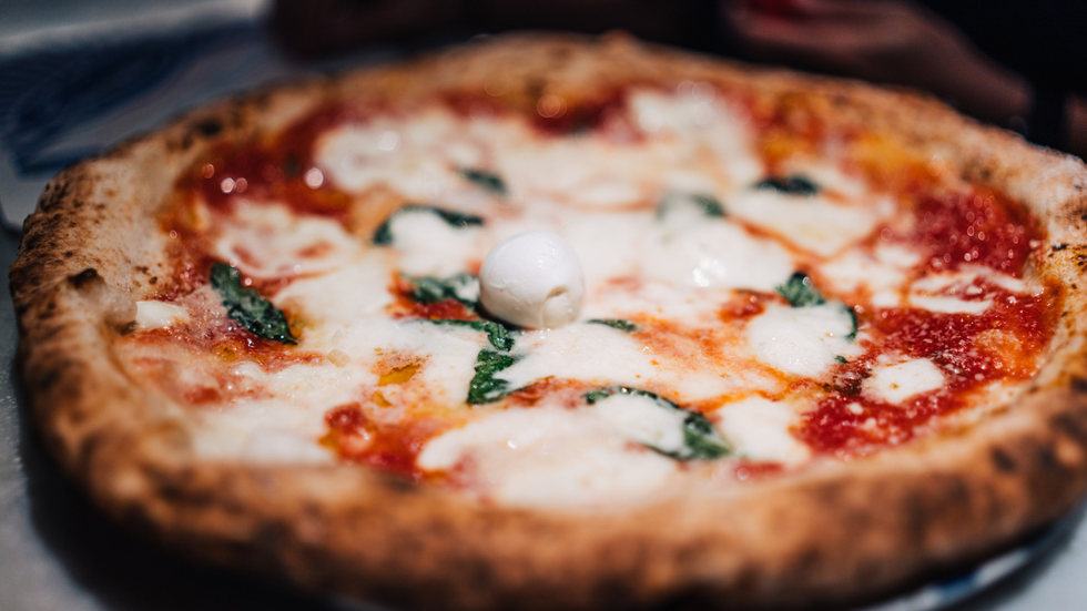 Pizza Classica Napoletana: perché va fatta nel forno a legna? - Scuola Arte  Bianca