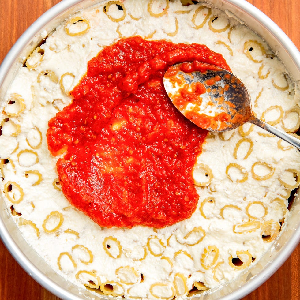 rigatoni topped with cheese and pepperoni then baked in a circle