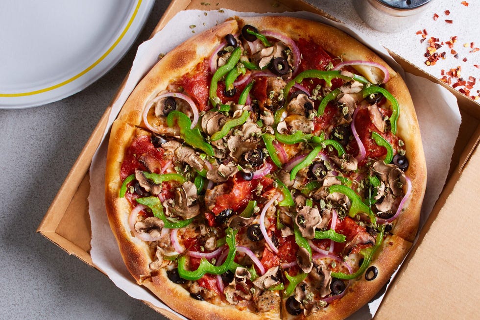 Dish, Food, Cuisine, Pizza, Ingredient, Flatbread, California-style pizza, Italian food, Tarte flambée, Produce, 