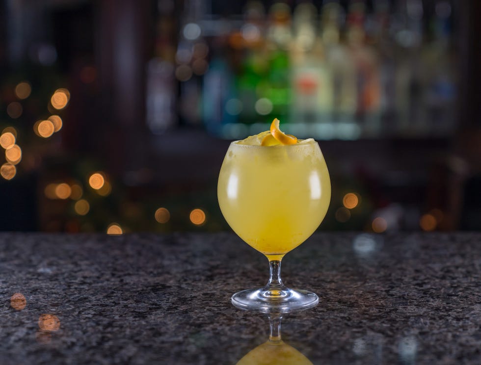 Drink, Champagne cocktail, Alcoholic beverage, Classic cocktail, Distilled beverage, Cocktail, French 75, Daiquiri, Sour, Liqueur, 