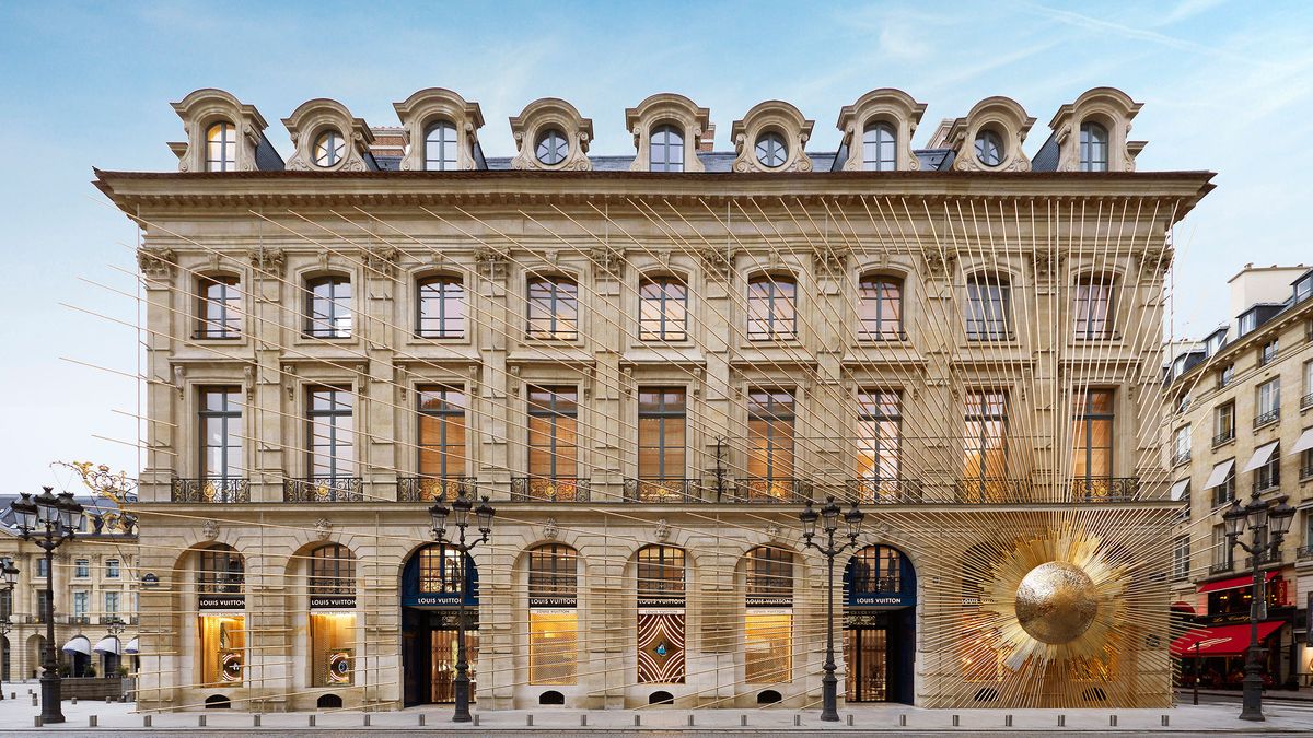 Louis Vuitton headquarters, Paris (my photo)