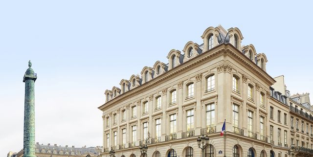 Paris, Place-Vendôme, Rue Saint Honoré Louis Vuitton store…