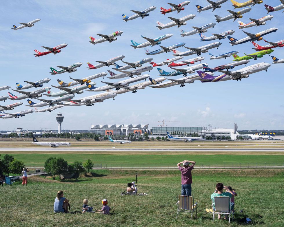 Een dag van opstijgende vliegtuigen op startbaan 8R van de luchthaven van Mnchen getuigt van een opvallende variteit in vliegtuigtypen en designs