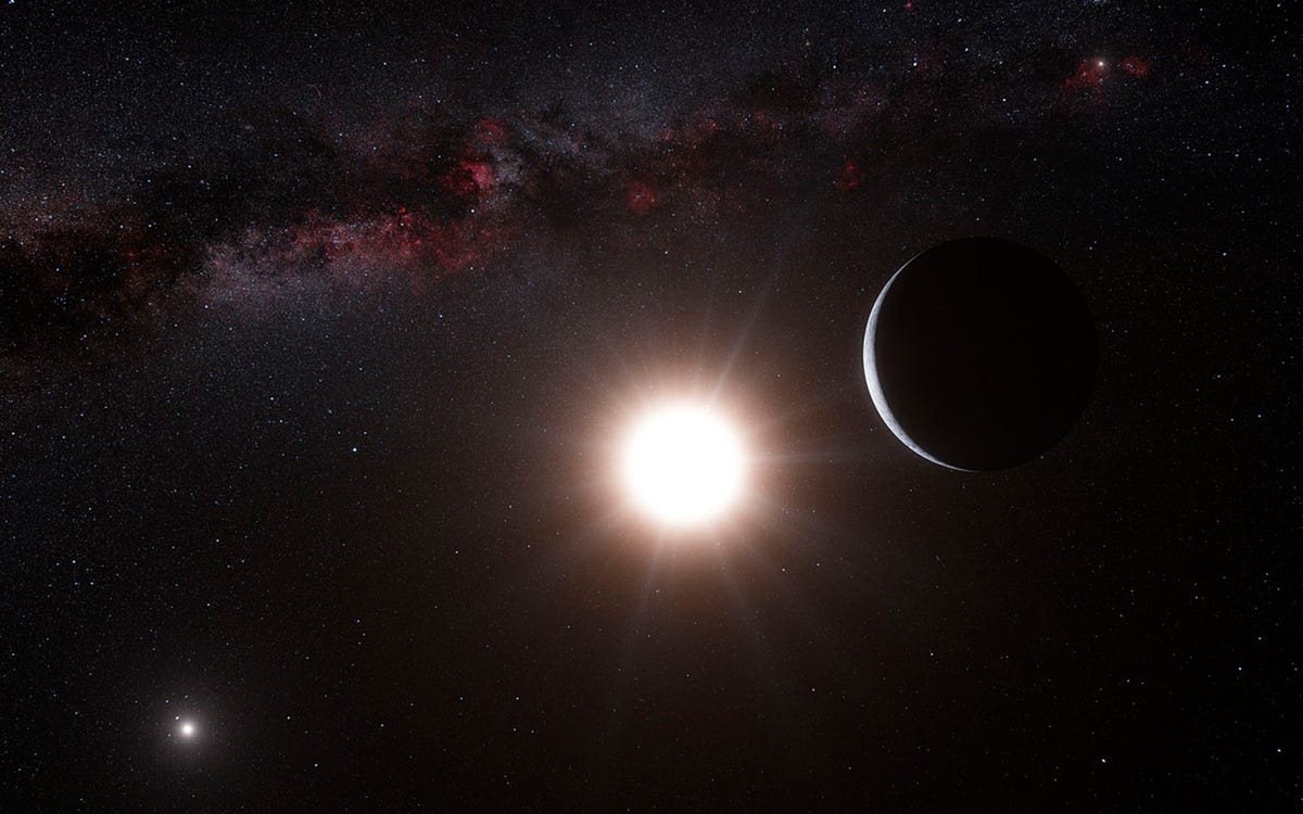 Deze nu achterhaalde illustratie toont de vermeende planeet Alpha Centauri Bb rechts met twee van de sterren van het driedubbele systeem Alpha Centauri midden en links