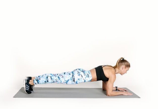 Cómo hacer plancha abdominal y sus mejores ejercicios