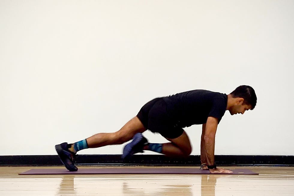 plank hold to mountain climber