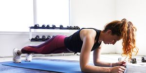 lower back exercises runner holding a plank in a gym
