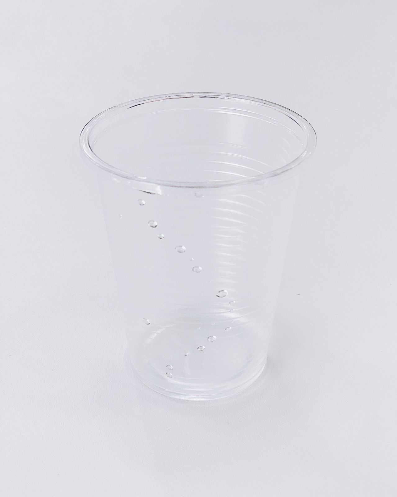 Beaker, Transparent material, Cylinder, Glass, Liquid, Vase, Drinkware, Transparency, Highball glass, Laboratory equipment, 