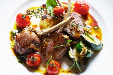 Plate of lamb cutlets with tomatoes