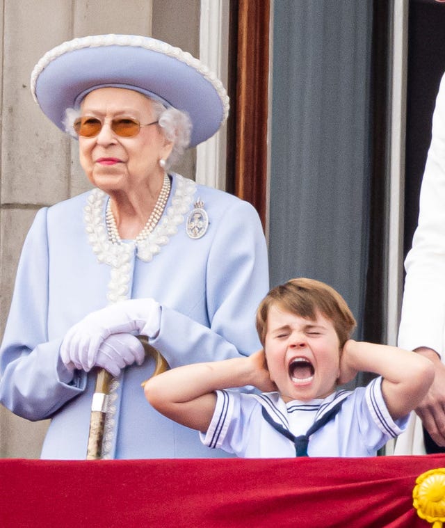 platinum jubilee balcony pictures prince george prince louis princess charlotte prince william queen prince charles