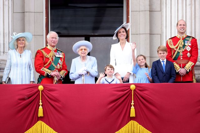 platinum jubilee balcony pictures prince george prince louis princess charlotte prince william queen prince charles