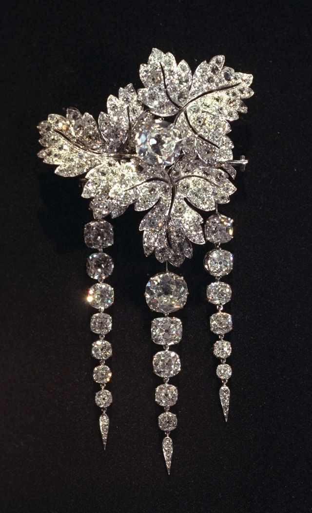 a platinum plated silver diamond brooch will be on display a