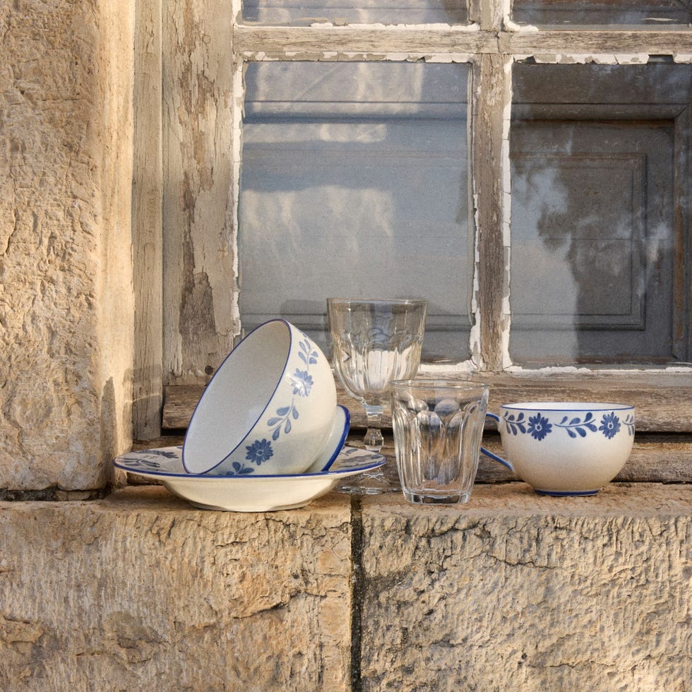 platos azules y blancos maisons du monde