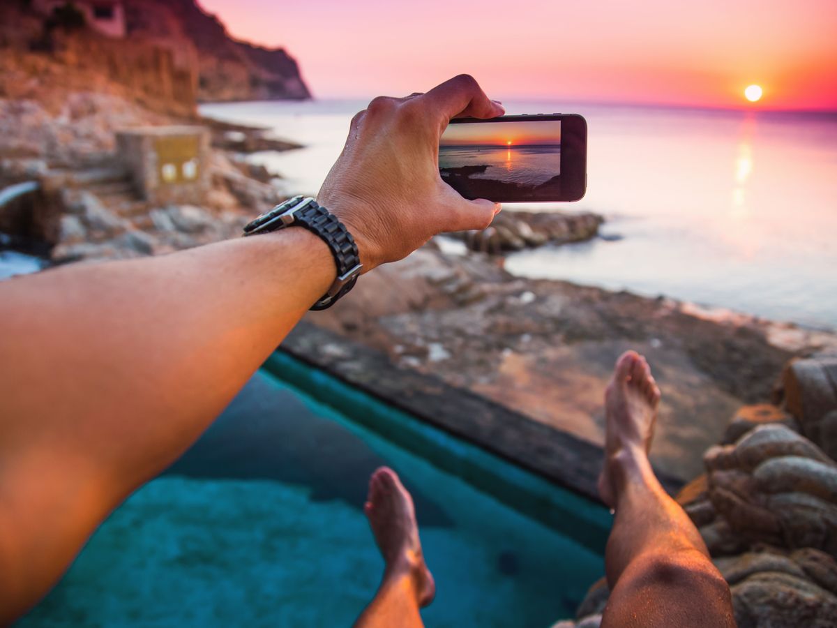 El móvil en vacaciones: los mejores accesorios para disfrutar del verano  con tu smartphone